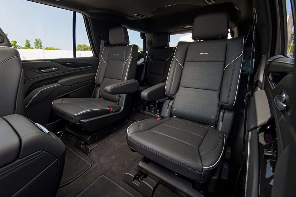 2023-cadillac-escalade-second-row-seats-carbuzz-771777-1600-1024x682-1-1 (1)